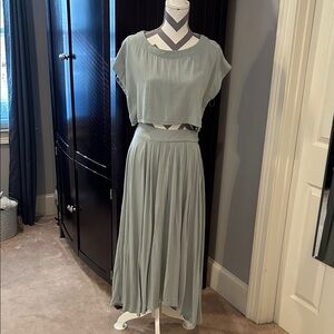Elegant Green Women's Skirt and crop top. Top is M. Skirt is L w/ elastic waste